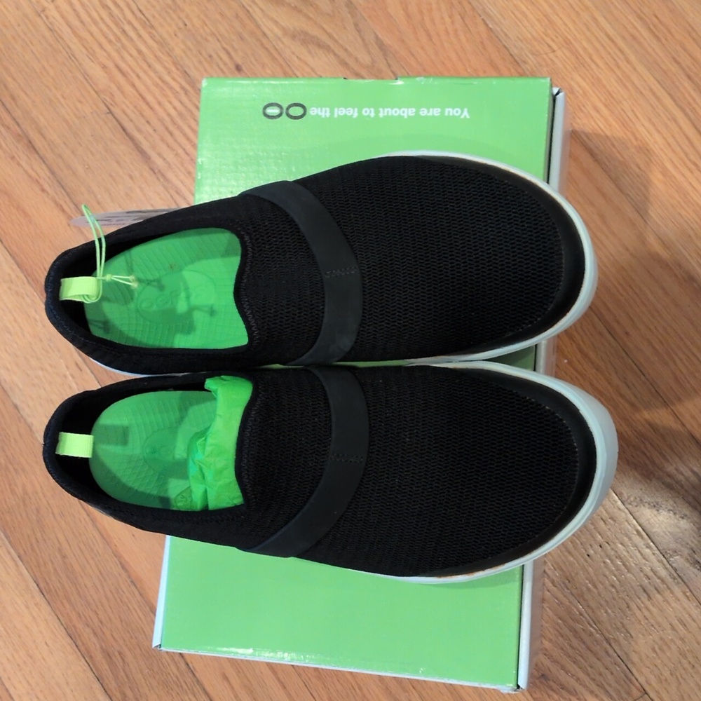 OOFOS OOMG Low Women Black and White Slip-On Recovery Sneakers W 10/41 - Picture 7 of 10